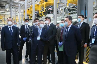 哈萨克斯坦总理马明视察江淮汽车合资工厂并出席新引进产品线开工仪式